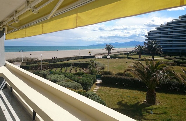 Apartment waterfront luxury building Canet Sud, parking and WIFI access