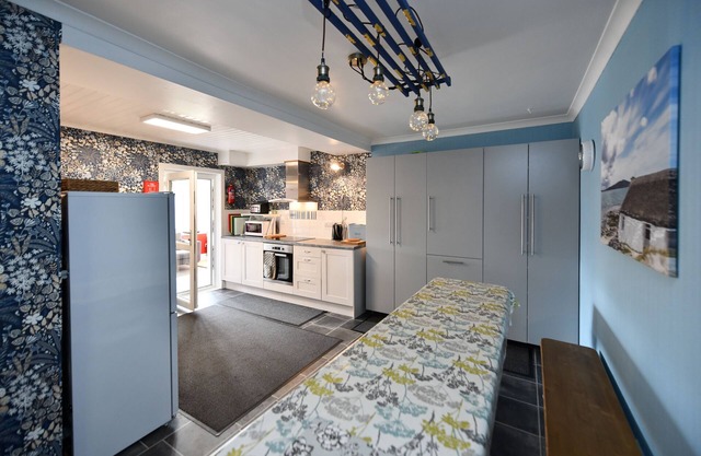 Apartment with 4 en -suite bedrooms, kitchen/dining room & living room