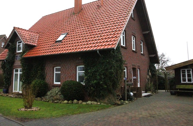 Apartment with two bedrooms, kitchen, bathroom in a beautiful cul de sac location