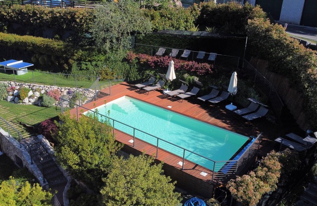 Apartment with garden, heated pool, Wifi, indoor parking