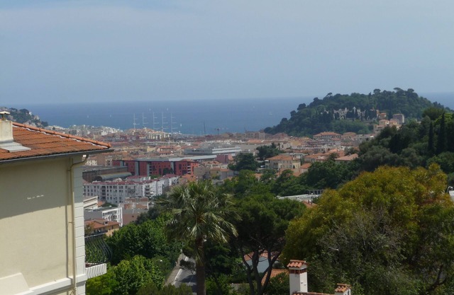 Apartment with parking, sea view, quiet, in the historic center of Cimiez