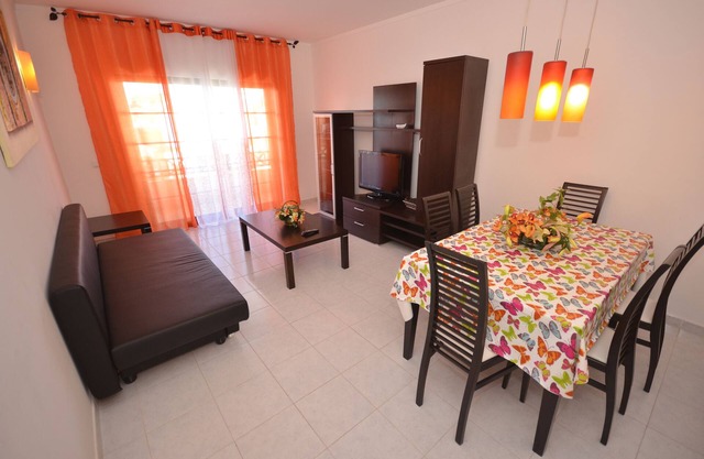Apartment with pool + WIFI and near the beach - AE