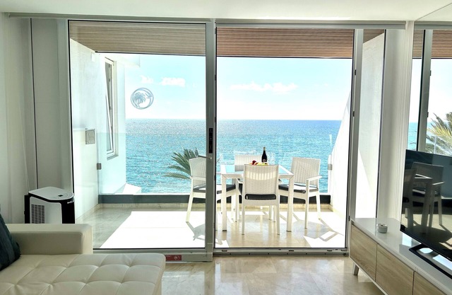 Apartment with stunning sea views at the beach