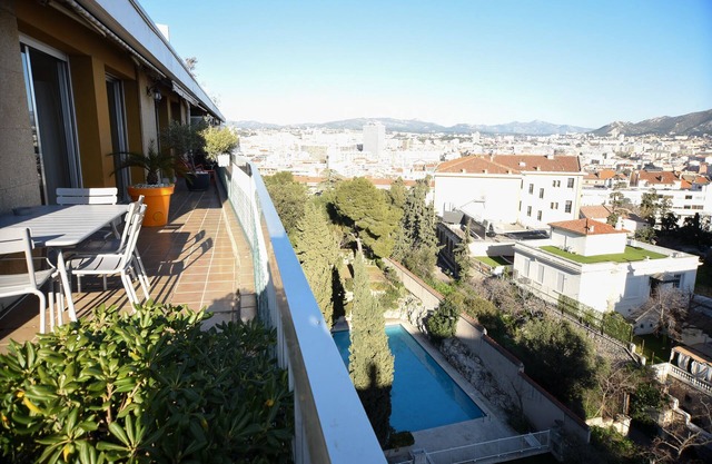 Apartment with swimming pool Marseille 8 th