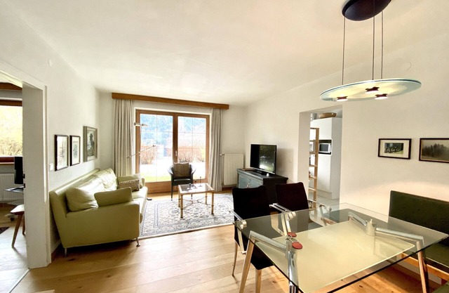 Apartment with terrace & SWIMMING POOL, pets allowed, mountain railways for free