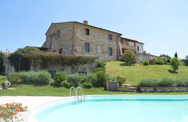 Apartment with wonderful view in the Crete Senesi