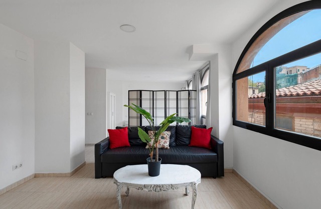 Apartment 'Wonderful Center Manresa' with Private Terrace, Wi-Fi and Air Conditioning