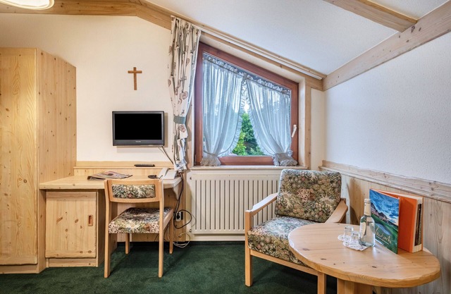 Apartment 'Zweibett Zimmer 2' with Shared Garden