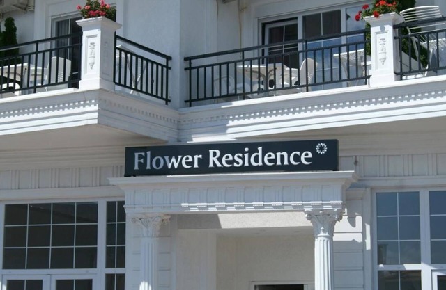 Apartments Flower Residence
