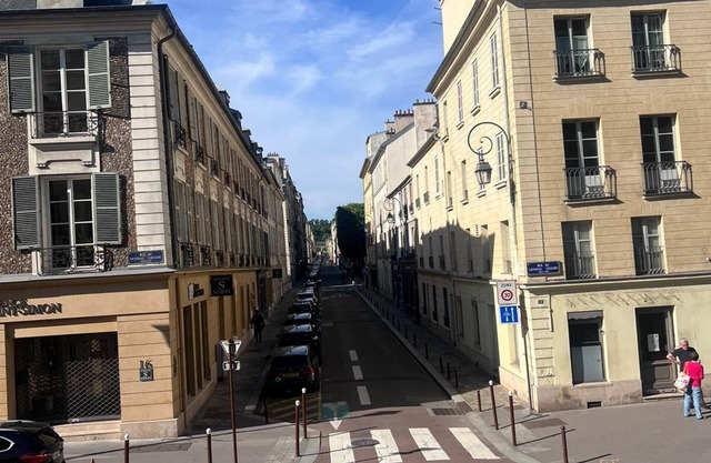 Apartments for rent in the saint louis district, 5 minutes from the château
