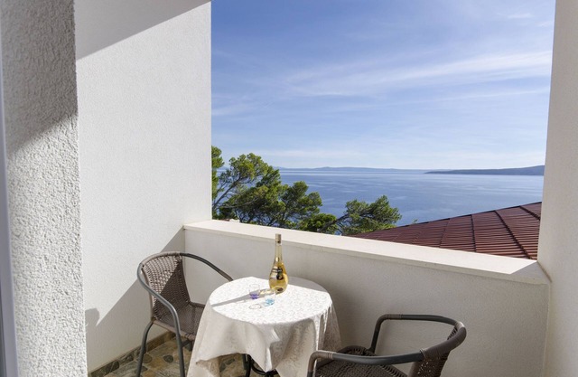 Apartments Mira (29411-A2) - Brela