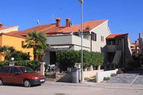 Apartments with parking space Fazana - 7205