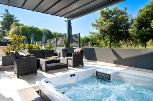 Apartments with private jacuzzi Garbin 1 and Garbin 2