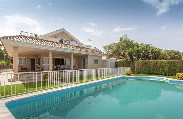 ApartUP Canet Beachfront Home