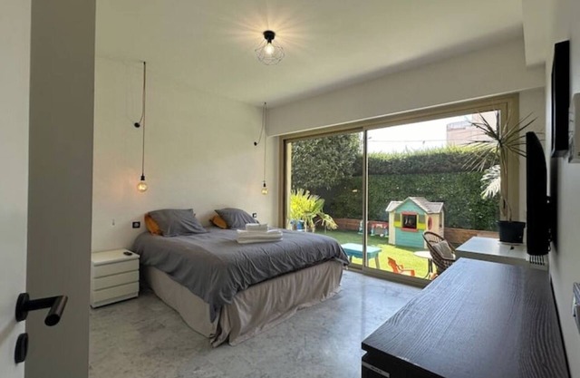 App with garden 50 m from beaches and restaurants