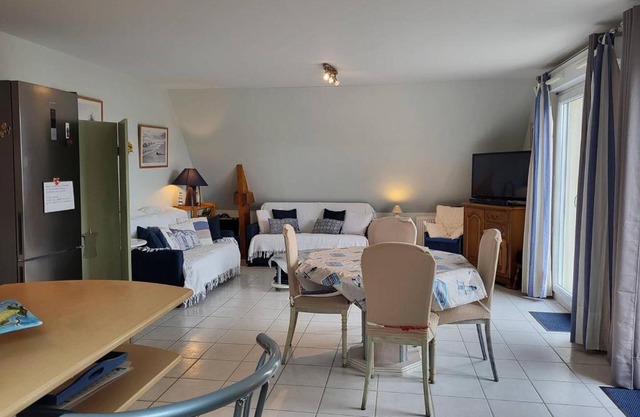 Appartement 2 pièces avec piscine et parking privé, proche plage, Merville-Franceville-Plage - FR-1-465-26