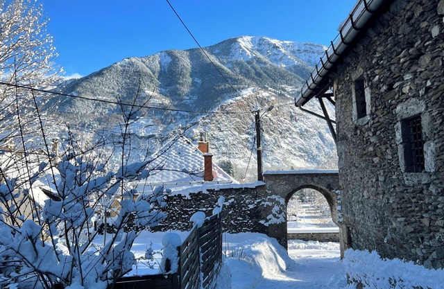 Appartement Avec Sauna et Wifi, au Coeur du Village, Avec vue sur la Montagne