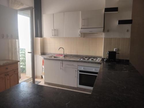 Appartement avec piscine pré Aereport et stade