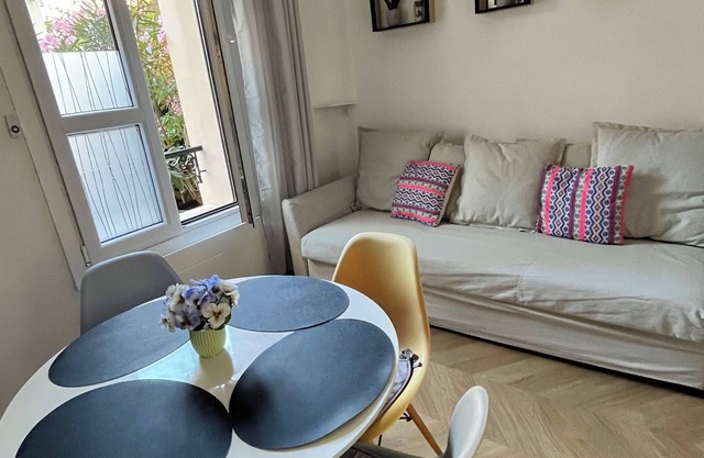 Appartement Confortable au Pied de la Station du Rer,10 min de la Gare de Lyon