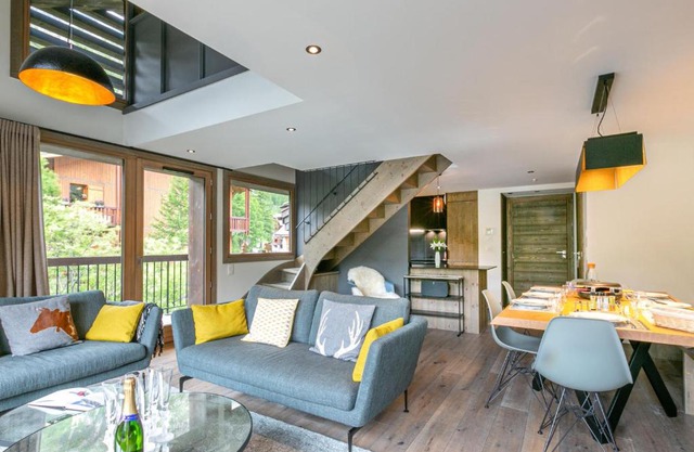 Appartement de Standing en Duplex à Val-d'Isère avec Balcon, Parking et Wifi - FR-1-694-22
