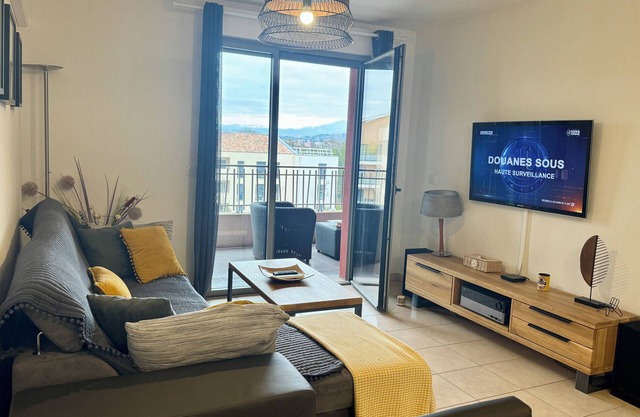 Appartement Dernier Etage Piscine Parking Prive vue sur la Sainte Victoire