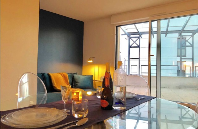 Appartement en Centre-ville Avec Terrasse et Balcon, Cosy