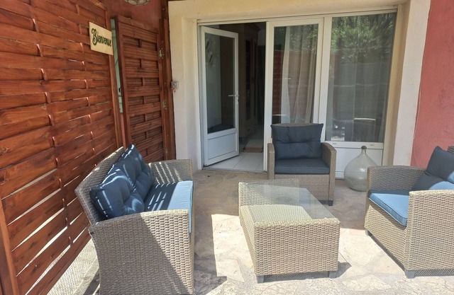 Appartement EN REZ DE Jardin Privatif ET Independant Dans Maison