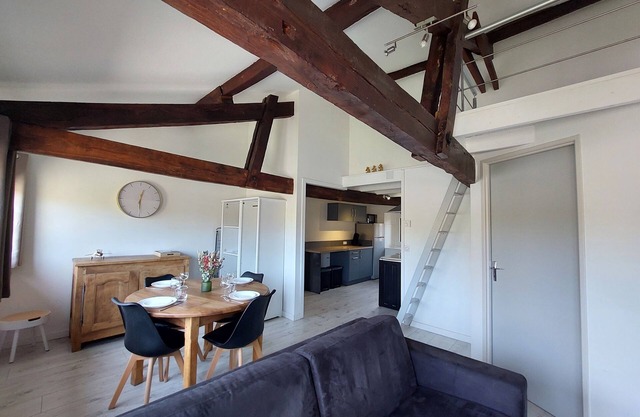 Appartement Lumineux, vue Place Vival