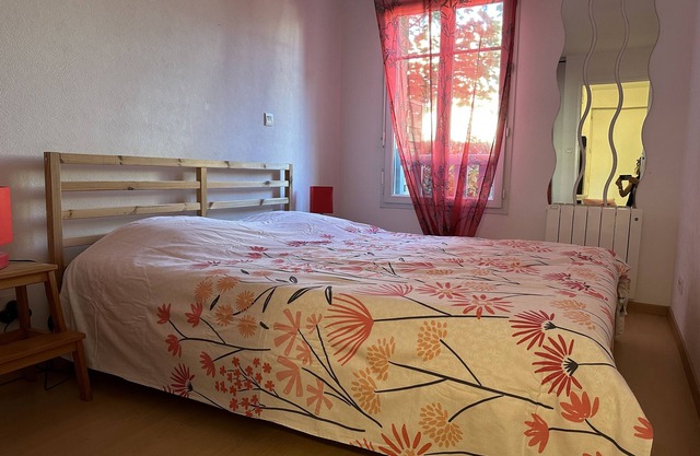 Appartement R de C, Terrasse, Parking, Proche de la mer Dans Résidence Sécurisée