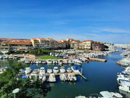 Appartement T2 vue Mer et Port,2 balcons, Parking privé