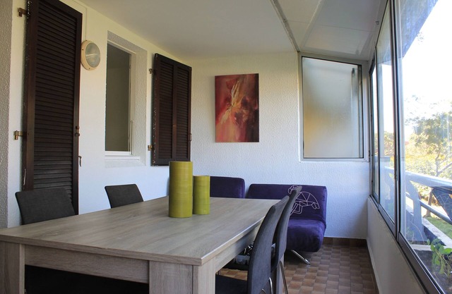 Appartement T2 Coquet et Frais à 200m de la Plage des Sablettes