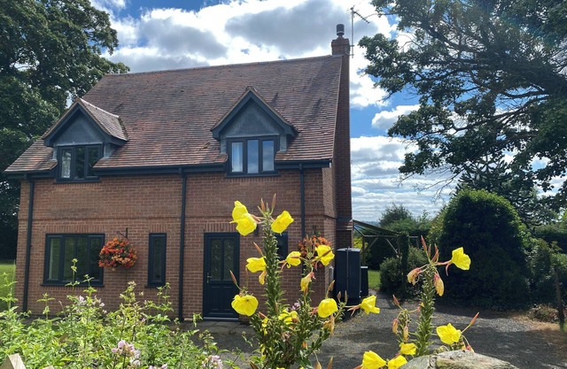 APPLECROFT, pet friendly, with a garden in Tenbury Wells