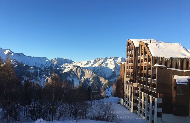 Appt summer/winter foot of Alpe d'Huez balcony pool sauna covered parking