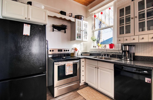 Après Vin-Dog Friendly Bungalow in Wine Country, Festivals & Fruit Stands!