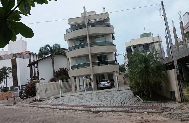 Apt. 2nd floor with garage 60 meters from the beach
