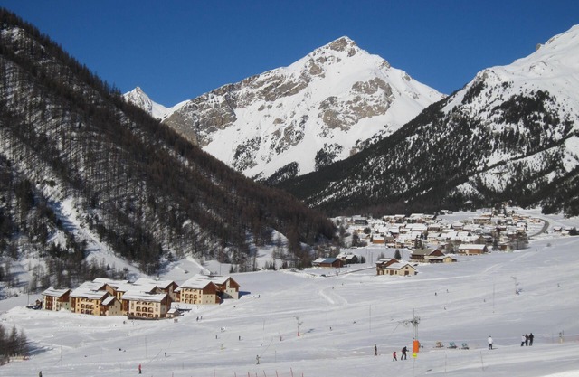 APT * 4 people, the slopes at the end of the skis, the swimming pool within reach