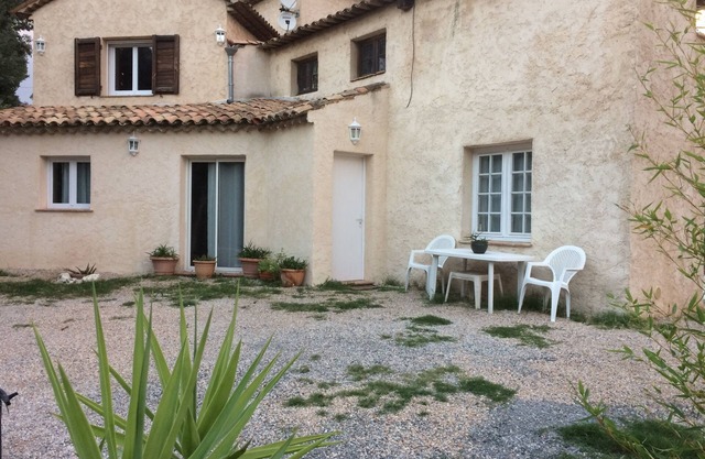 Apt 70 m² in villa with garden near Cannes