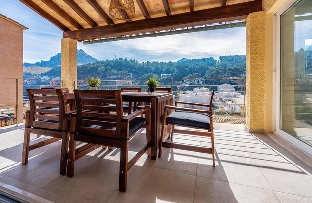 apt. Cavall Bernat Near Beach, Balcony With Views, A/C, Wifi, 3 Bedr.