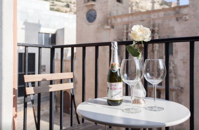 Apt. Santa in the old town, unsoperable views and just 3 minutes from the beach