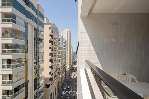 Apto 2Q c/churrasq. 500m da Meia Praia ROT1001