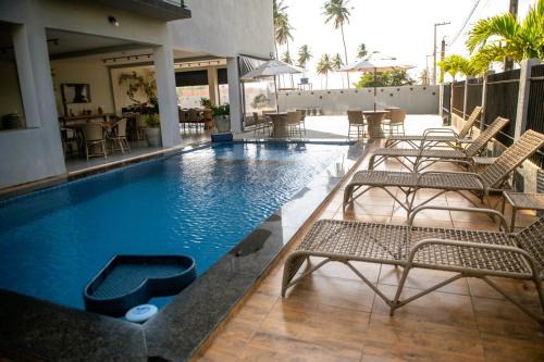 Apto com Piscina e Salao de Jogos a 100m da praia