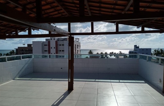 Apto na praia com cobertura exclusiva