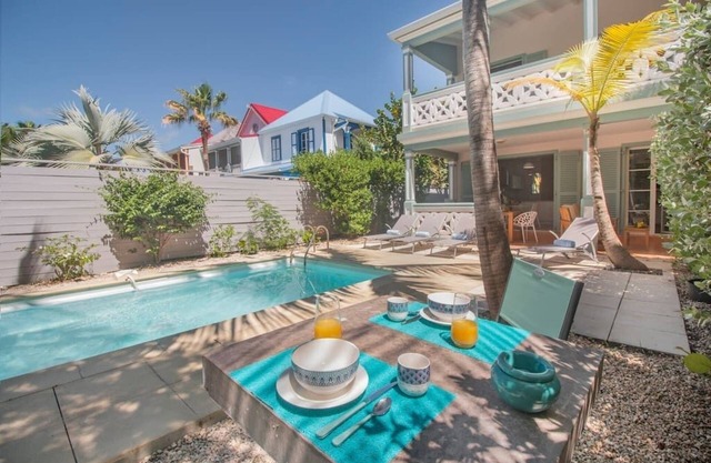 Aquamarine, 2 bedroom beach house and private pool!