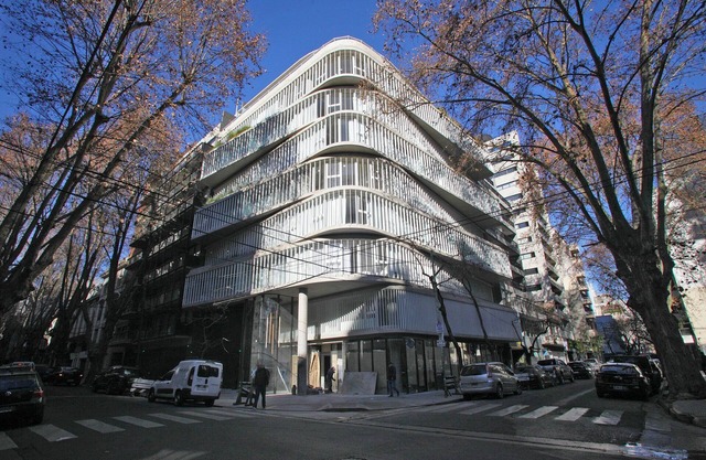 "Your Temporary Home in the City: Comfortable and Centrally Located Apartment"