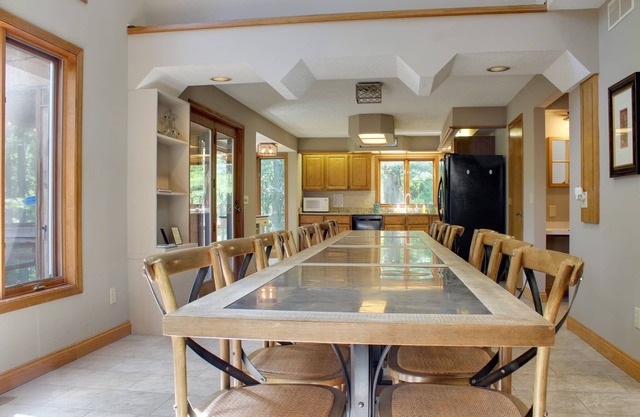 Arbor Dell 1 Block from Lake Delton