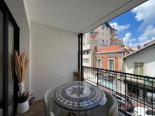 Arcachon Centre : T2 avec Parking, Loggia et Proche Plage - FR-1-319-566