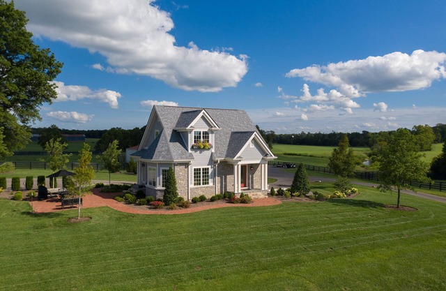 ARCADIA FARM COTTAGE - Luxury Bluegrass Retreat for 8 Near Kentucky Horse Park