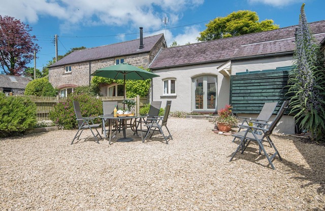 Arch Barn, Holiday Cottage St Twynnells, Nr Bosherston | Stackpole, Sleeps 6, 3 bedrooms, bathrooms