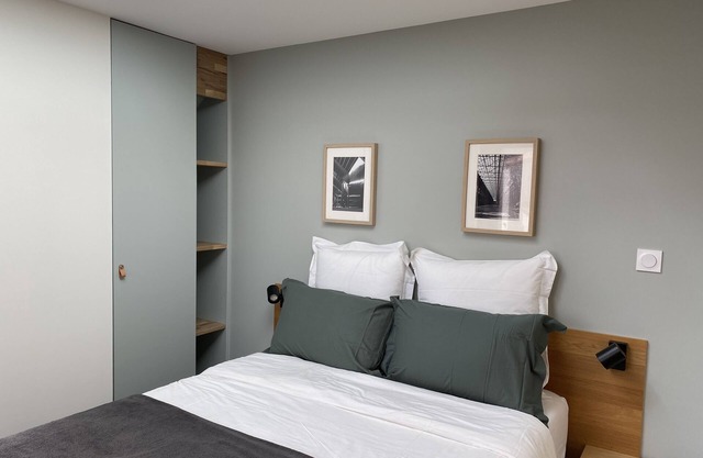 Architect house 'ash' for 2 persons, quiet, close to transport.