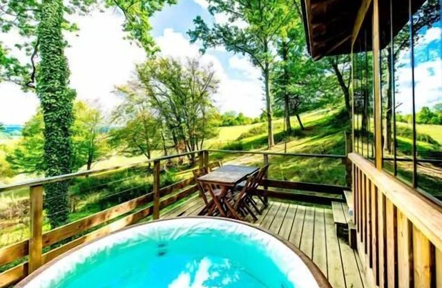Area of Escapa * - Private cabin and jacuzzi 6 persons